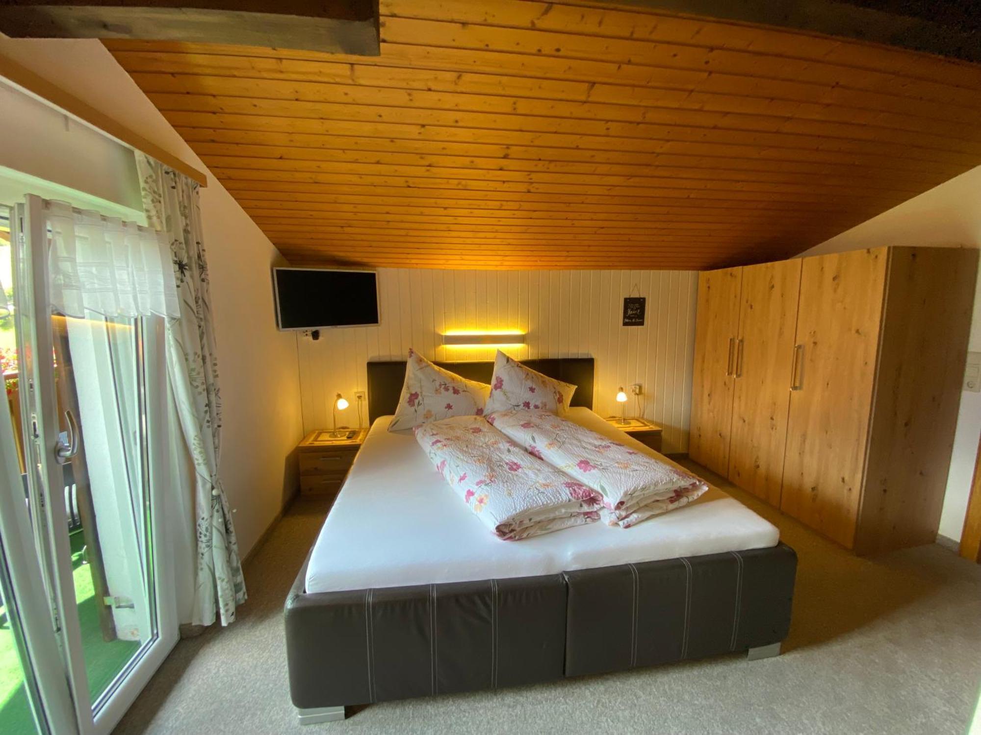 Gaestehaus Hoeck Schruns Exteriör bild